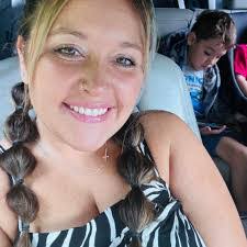 Linda Knauer's Instagram, Twitter & Facebook