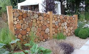 7 Idees De Clotures Originales A Realiser Soi Meme Mobilier Jardin Idees De Cloture Cloture Jardin