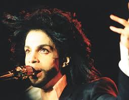 Médico de Prince prescreveu analgésicos ao cantor sob nomes falsos