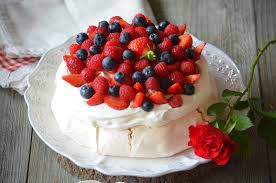 Pavlova Aux Fruits Rouges Pavlova Gateau Moelleux Alimentation