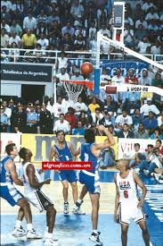 B) including video replays, lineups, stats and fan opinion. Diez Momentos Inolvidables Del Basquet Argentino El Grafico