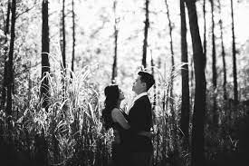 Di undangan yang dikirim ke tamu undangan biasanya akan dilampirkan foto calon pengantin. Keren Foto Prewedding Alam Gallery Pre Wedding