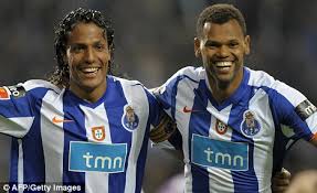 Bruno alves şimdiye kadar co adriaanse, fernando santos, luciano spalletti ve ersun yanal gibi antrenörler ile çalışmıştır. Zenit St Petersbug Move To Sign 12 5m Porto Defender Bruno Alves As Manchester United Express Interest Daily Mail Online