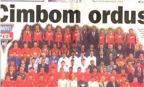 Özbek ise bu tepkiye sessiz kalmadı ve mehmet ağar'ı yönetime alamamıştı. Mehmet Agar Milli Takim Kampinda Peki Gorevi Ne