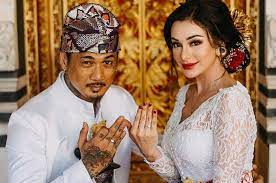 Jerinx tak ingin pasangan nikah agama lainnya ketakutan. Ngaku Berhubungan Intim 11 Kali Dalam Semalam Jerinx Sid Dan Nora Alexandra Kini Pamer Foto Usg Hamilkah Semua Halaman Pop Grid Id