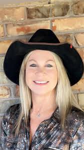 GET TO KNOW OUR #4 BARREL RACER 🌟Cari Titsworth🌟 ◾️Age: 55  ◾️Qualifications to AFR: 7 ◾️What horses did you ride this summer?: DHR  Honor Prize Rose “Rose” ◾️Biggest win of the summer: