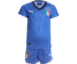 Jedes fußballtrikot ist made in europe aus 100% italienischem polyester, verfügt über ein einzigartiges, maßgeschneidertes italien away world cup 1982 retro fußball trikot. Puma Italien Trikot Kinder 2018 Ab 30 49 Juni 2021 Preise Preisvergleich Bei Idealo De