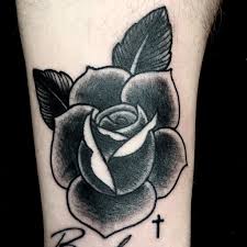 The shadow shading gives the illusion that the rose is actually floating. A Simple Traditional Black Rose Tattoo Traditionaltat Flickr