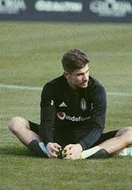 Beşiktaş forması giyen milli futbolcu dorukhan toköz, bu kez sosyal medya mesajlarıyla gündeme geldi. Dorukhan Tokoz Icin 190 Fikir 2021 Futbolcular Siyahin Gucu Xabi Alonso