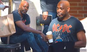 He told a rowdy crowd to shut up or he'd leave. Dave Chappelle Arrives To Rehearsal For Saturday Night Live Daily Mail Online