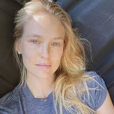 Hi I'm divorced 💔 and looking for new friends, I don't care where you come  from Give me a little hello, Salve is free. but a little hello It means a  lot