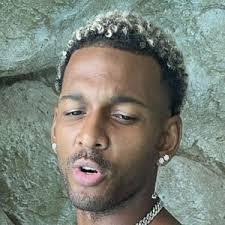 Michael Harty's Instagram, Twitter & Facebook