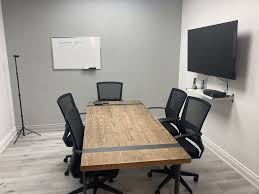 🔺BIENVENUE SUR L'AVENUE🔺 Nous avons rencontré Donald Gallant, courtier  hypothécaire, qui s'est installé sur l'Avenue. Avec ses 20 années  d'expérience comme représentant hypothécaire chez Desjardins, il est  disponible pour vous informer et