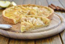 Montate i tre tuorli rimanenti con lo zucchero finché il composto non. Ricetta Della Crostata Alle Mele E Crema Pasticcera Torta Di Mele Ricette Sfiziose Per Preparare Biscotti Crostate Primi E Secondi Piatti Con Le Mele