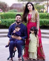 ApniISP.Com | Cricketer Imad Wasim with his wife Sannia and ...