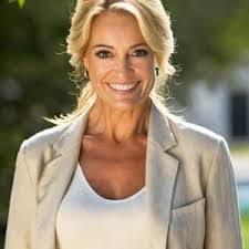 Lenore Vitale's Instagram, Twitter & Facebook