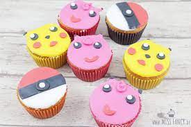 Pokemon kuchen kuchen kindergeburtstag pokemon geburtstag kuchen mit fondant marmorkuchen geburtstag kuchen kinder kuchen rezept kekse geburtstagstorte. Pokemon Muffins Mit Fondant Miss Fancy Rezepte Fur Jeden Tag