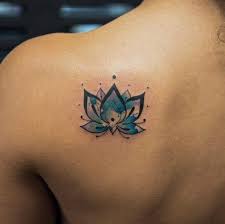 June26 Com Dibujos De Loto Tatuaje De Flores En La Cadera Loto Tattoo