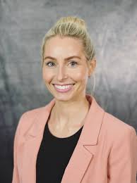 Alexandra Robertson's Instagram, Twitter & Facebook