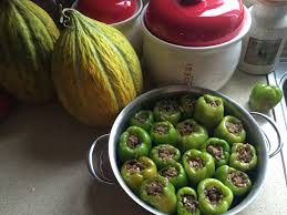 Bol Dolma Fistik Ve Kus Uzumlu Zeytinyagli Biber Dolmasi Pimeye Hazir Meze Tarifleri Meze Yiyecek Ve Icecek