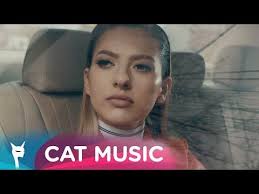 Artista se poate lăuda cu 11 frați și surori, printre care și frumoasa estera, cea alături de care lidia a plecat în competiție. Lidia Buble Sarut Mana Mama Muzica Noua Romaneasca Muzica Gratis Versuri Video Mama Youtube
