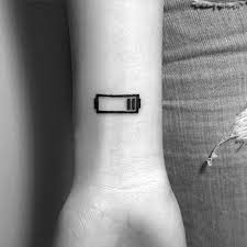 Yi Stropky Den 30 Siyah Beyaz Dovme Modeli Ile Minimal Ornekler Sanatli Bi Blog Beyaz Dovme Mini Tattoos Dovme