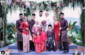 Mereka berdua dilaporkan akan bertunang pada bulan oktober ini dan berkahwin pada bulan ogos. Menikah Begini Kisah Cinta Penyanyi Yuna Dan Adik Ipar Bunga Citra Lestari Tabloidbintang Com