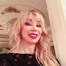 Более того, певица даже не знала, что ее дочь . 56 Letnyaya Masha Rasputina Vylozhila Video V Kupalnike Zvezdy Womanhit Ru