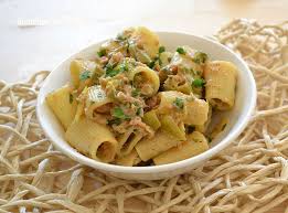 Pasta Al Tonno Con Olive E Capperi Pasti Italiani Ricette Di Pasta E Pasta Al Tonno