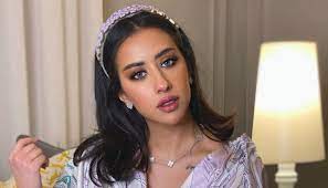 كيف شاركت فرح الهادي في مسلسل الهدامة؟ Ø´Ø§Ù‡Ø¯ ÙƒÙŠÙ Ø§Ø³ØªØºÙ„Øª Ø§Ù„ÙƒÙˆÙŠØªÙŠØ© ÙØ±Ø­ Ø§Ù„Ù‡Ø§Ø¯ÙŠ Ø§Ù„Ù…ØµØ§Ù„Ø­Ø© Ù„Ø£Ø®Ø° Ø§Ù„Ù„Ù‚Ø·Ø© ÙˆØ·Ù† ÙŠØºØ±Ø¯ Ø®Ø§Ø±Ø¬ Ø§Ù„Ø³Ø±Ø¨