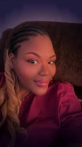 Nikki Lambert (@niklam12)