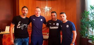 He made his debut in austrian bundesliga on 11 may 2016 against altach. Szalai Attila Ujra Legiosnak All Hivatalos Fociclub