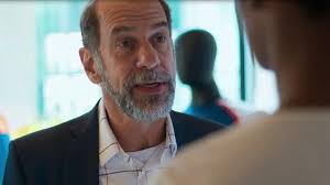 Malhação: Homofóbico, Max expulsa Serginho de sua casa e ameaça colocar  Guga para fora