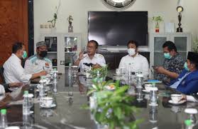 Diskotik makassar zona / zona cafe makassar home facebook. Berita Kota Makassar Salat Iduladha Di Jalan Daging Kurban Diantar