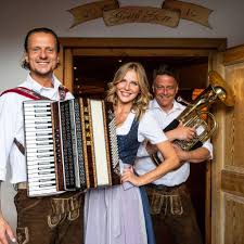 Wir begleiten ihr dinner mit unaufdringlicher hintergrundmusik. Musik Fur Deine Hochzeit In Bayern Trachtenhochzeit Band