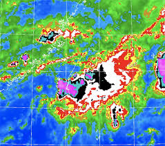 中央氣象局今天(2日)表示，明天天氣跟今天類似，都屬於晴朗炎熱的天氣型態，預計4日受到颱風彩雲北上帶來的水氣，將容易有局部短暫陣雨，5日起鋒面報到，就會有明顯降雨。 rti 中央廣播電臺 颱風彩雲北上4日帶來水氣 鋒面5日報到明顯降雨. Hzxd9szt5tsakm
