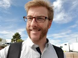 File:Stephen Up close and dangerous.jpg