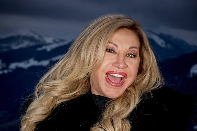 Carmen Geiss zeigt Mega-Body im Bikini – Fans rasten kollektiv aus: "Alle  Achtung!" - BUNTE