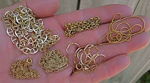 This device operates on a frequency of 19 khz and can detect even a small trace of gold above any other metals such as a coin. Gary Drayton Treasure Hunting Blog How To Detect Gold Chains At The Beach