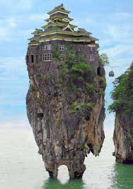 Top 30 Des Maisons Les Plus Insolites A Travers La Planete Il En Faut Pour Tous Les Gouts Maisons Insolites Paysage Insolite Paysages Magnifiques