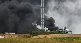 A runaway reaction ruptured a tank and the resulting explosion killed two employees. Taj9vr Iybtgtm