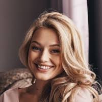 Carly Benton's Instagram, Twitter & Facebook