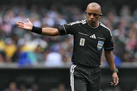 Fifa tira spray dos árbitros na Copa após batalha com inventor brasileiro
