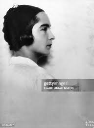 83 Dora 1930 Photos & High Res Pictures