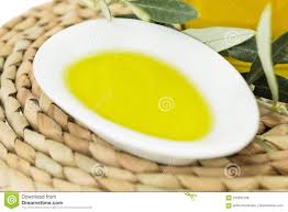 Bouteille D Huile D Olive Et Plat De Cuvette Avec La Branche D Olivier Huile D Olive De Vierge Huile D Olive Naturelle Nourritur Image Stock Image Du Plat Naturelle 105202109