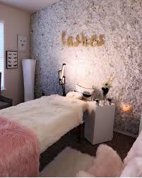 Lash Land On Instagram How Cozy Is This Lash Studio By Lashesbynicole Esthetician Room Decor Beauty Room Decor Esthetics Room