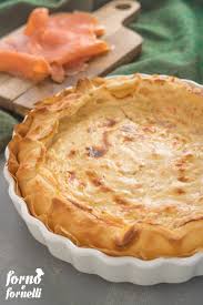Il salmone è senz'altro uno dei pesci più prelibati tra quelli che si possono facilmente trovare in commercio, dotato di ottime caratteristiche nutrizionali che lo rendono estremamente consigliabile dalla dieta italiana. Torta Salata Al Salmone Ricette Torte Salate Idee Alimentari
