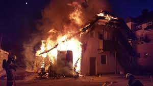 Einheit 13 · song · 2018. Haus In Flammen Antenne Karnten