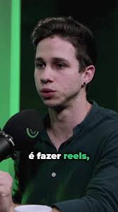 Quer saber as estratégias para crescer na internet? O Mac Carvalho ensinou  tudo isso e muito mais no Kiwicast #312 O link para você ver o episódio  completo está na nossa bio 💚