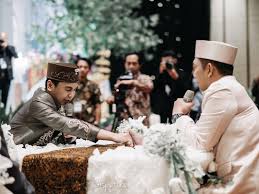 Berikut ini adalah bacaan ijab qabul dalam tida bahasa berbeda, yaitu bahasa arab, bahasa inggris 2. Benarkah Tak Boleh Ada Jeda Saat Ucap Ijab Kabul Nikah Madaninews Id